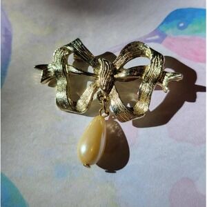 Vintage Gold Tone Bow Brooch Women Gold Excellent Pearl Dangle Ribbon Pin